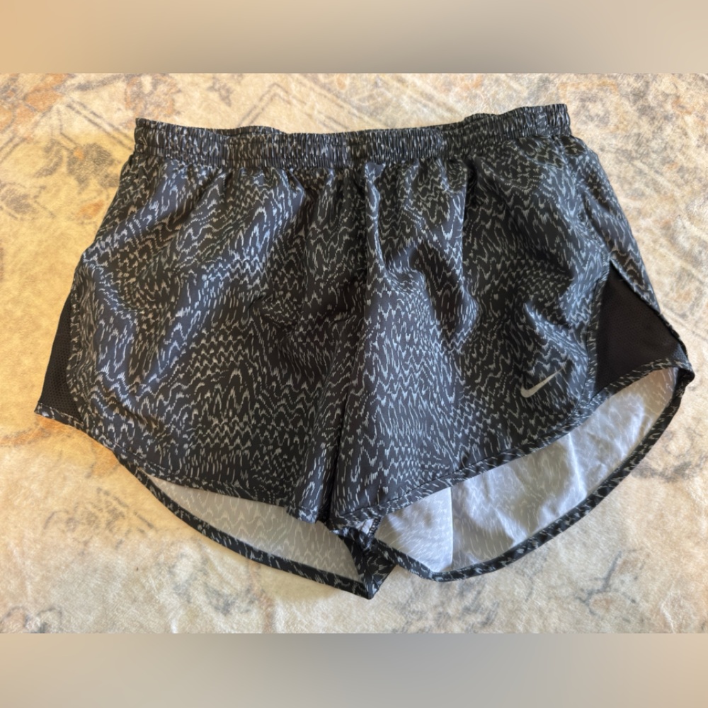 Nike Dri-FIT Women’s Running Shorts Black Geometric Print